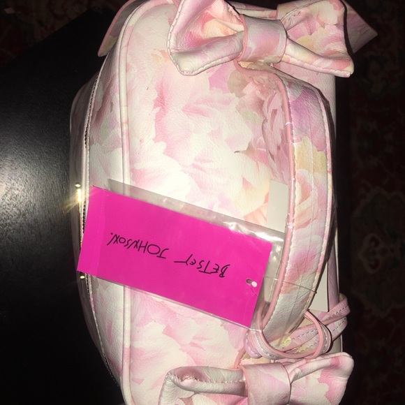BETSEY JOHNSON Puffy Bow Train Case (Blush Floral) - Picture 7 of 9